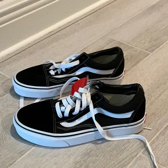 Vans Old Skool sneakers NWT Size 6 - Picture 2 of 3